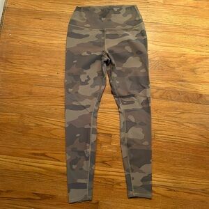 alo high waisted camo leggings size large